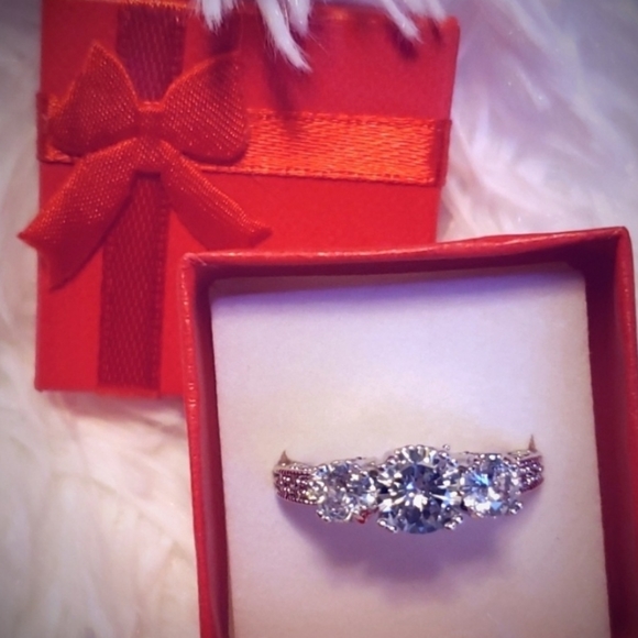 SALE !! Engagement/Fashion Ring NWOT - Picture 9 of 11